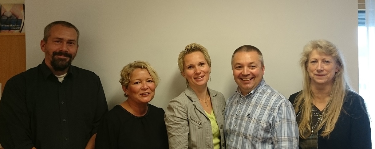Fra v.: Svend-Harald Klavestad (Fagleder i IØKR), Anita Rønningen (Fagleder i IØKR),  Rita Elnes (Daglig leder IØKR), Kjell-Olav Gammelsæter (KS Bedrift), Bjørg Åse Wølneberg  (KS Bedrift) 