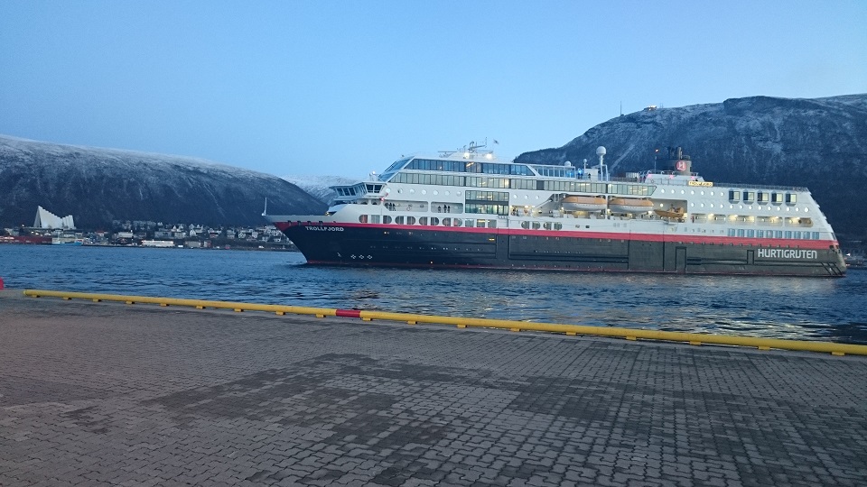 Hurtigruta i Tromsø I.jpg