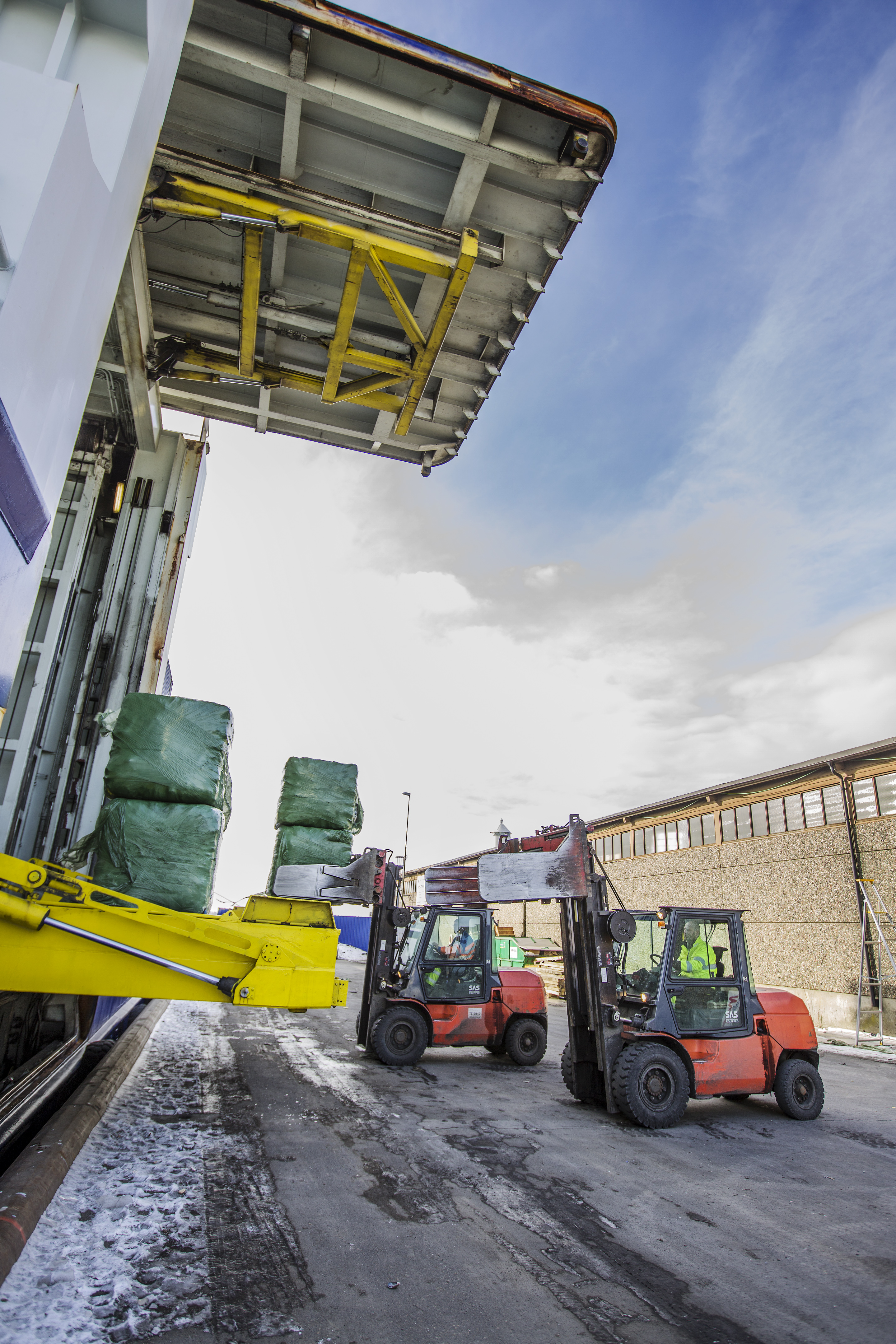 Trucker laster skip