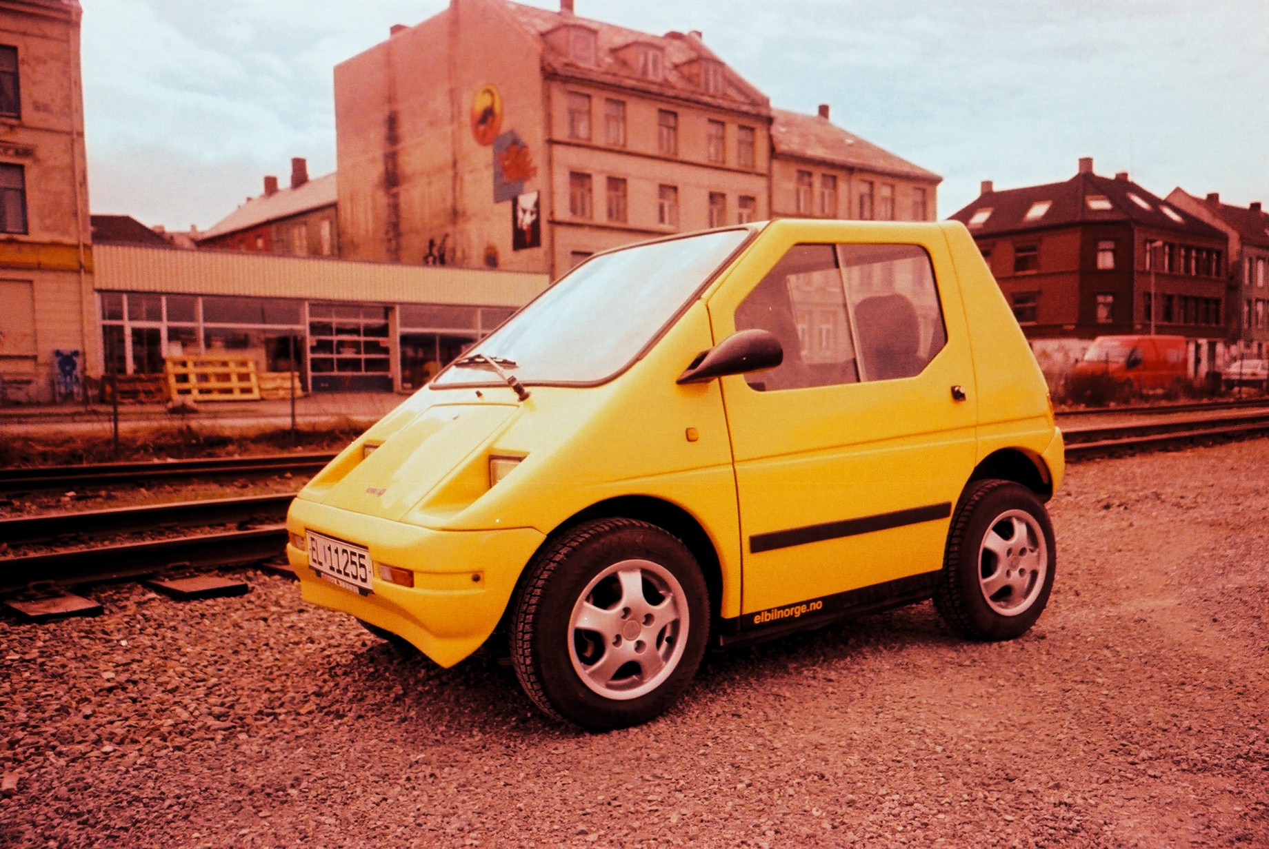 Gul_elektrisk_bil.jpg