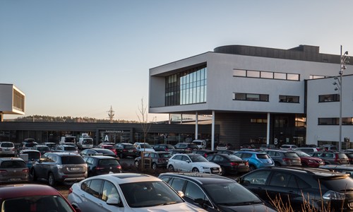 Østfold Energi holder til i dette moderne bygget langs E6 (foto: Jill Johannessen)