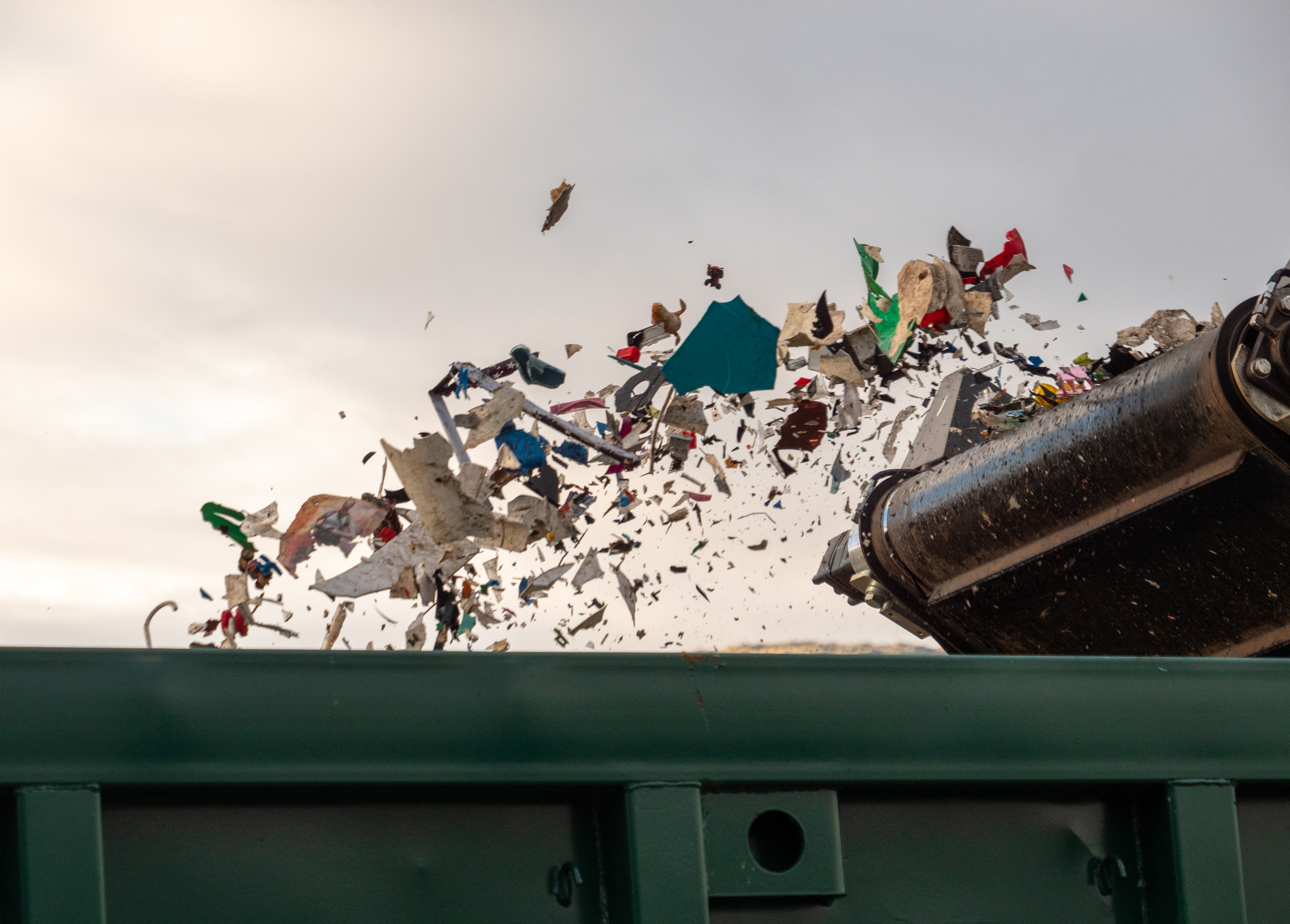 Avfallsbedrifter som går i front med å samle inn hardplast, blir ikke kvitt plasten. Det trengs å etableres flere virkemidler for å stimulere et marked for resirkulert plast. (Foto: Jill Johannessen).