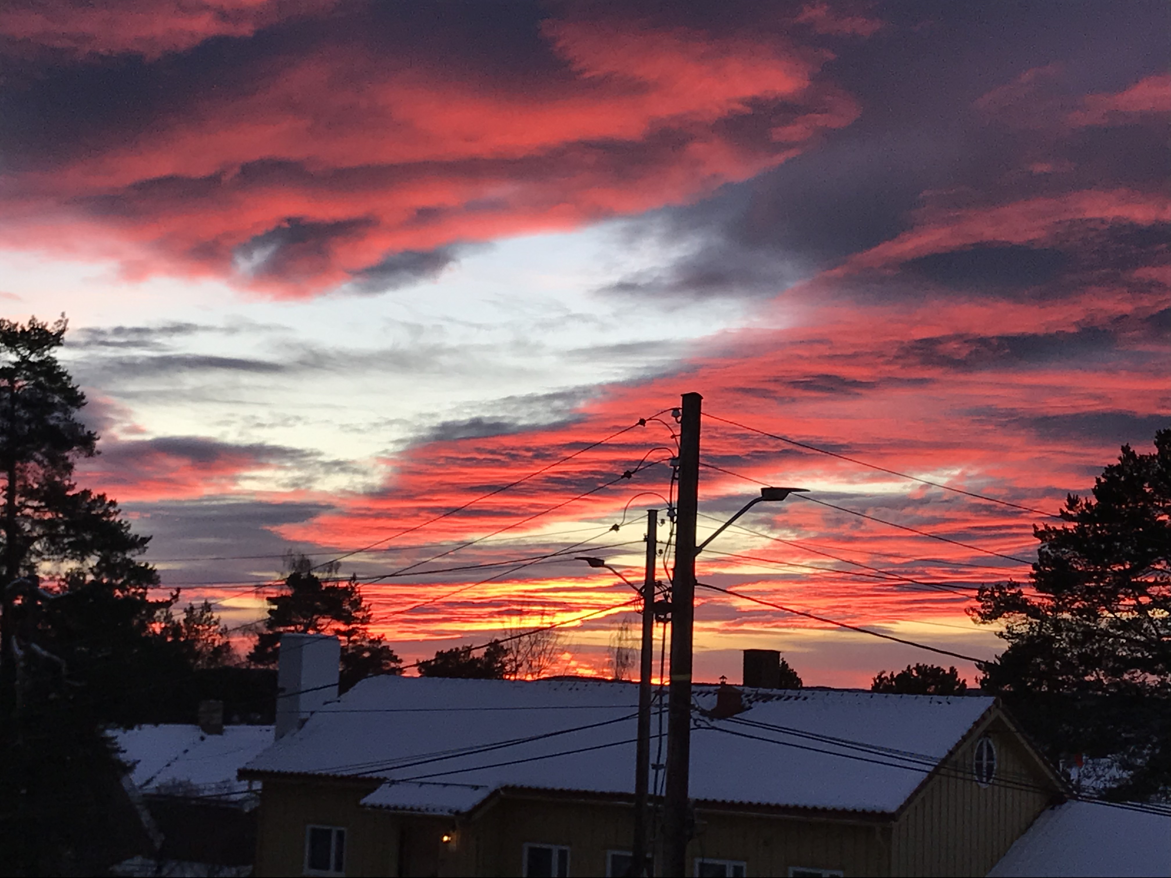himmel og ledninger.jpg