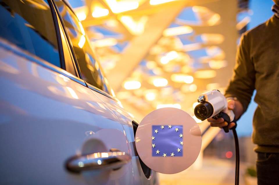 elbil med EU-flagg.jpg