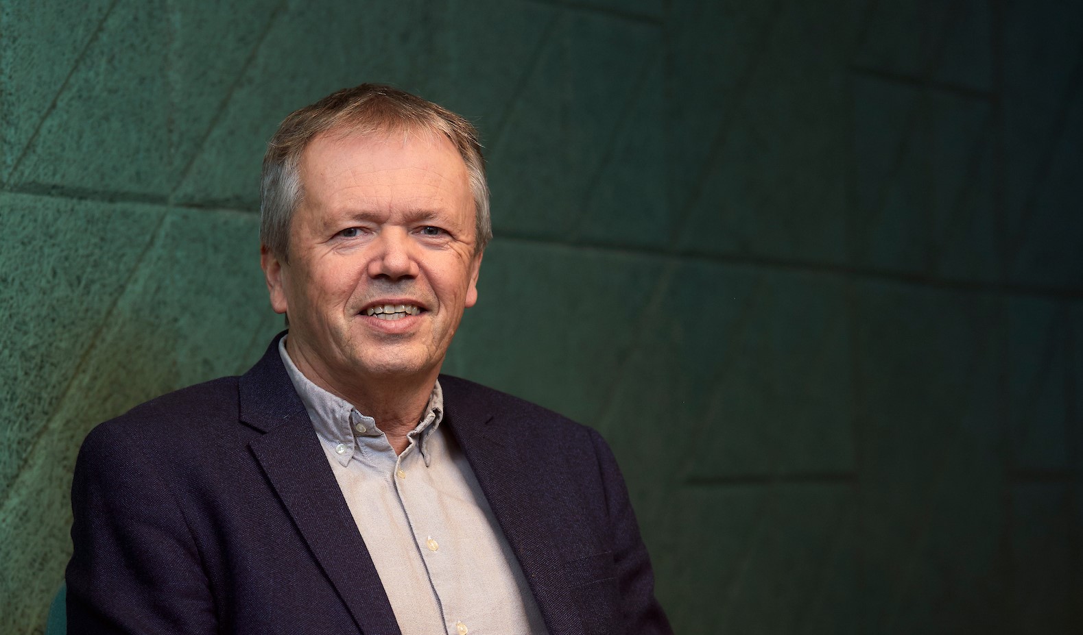 Asle - sittende - krediter Morten Brakestad.jpg