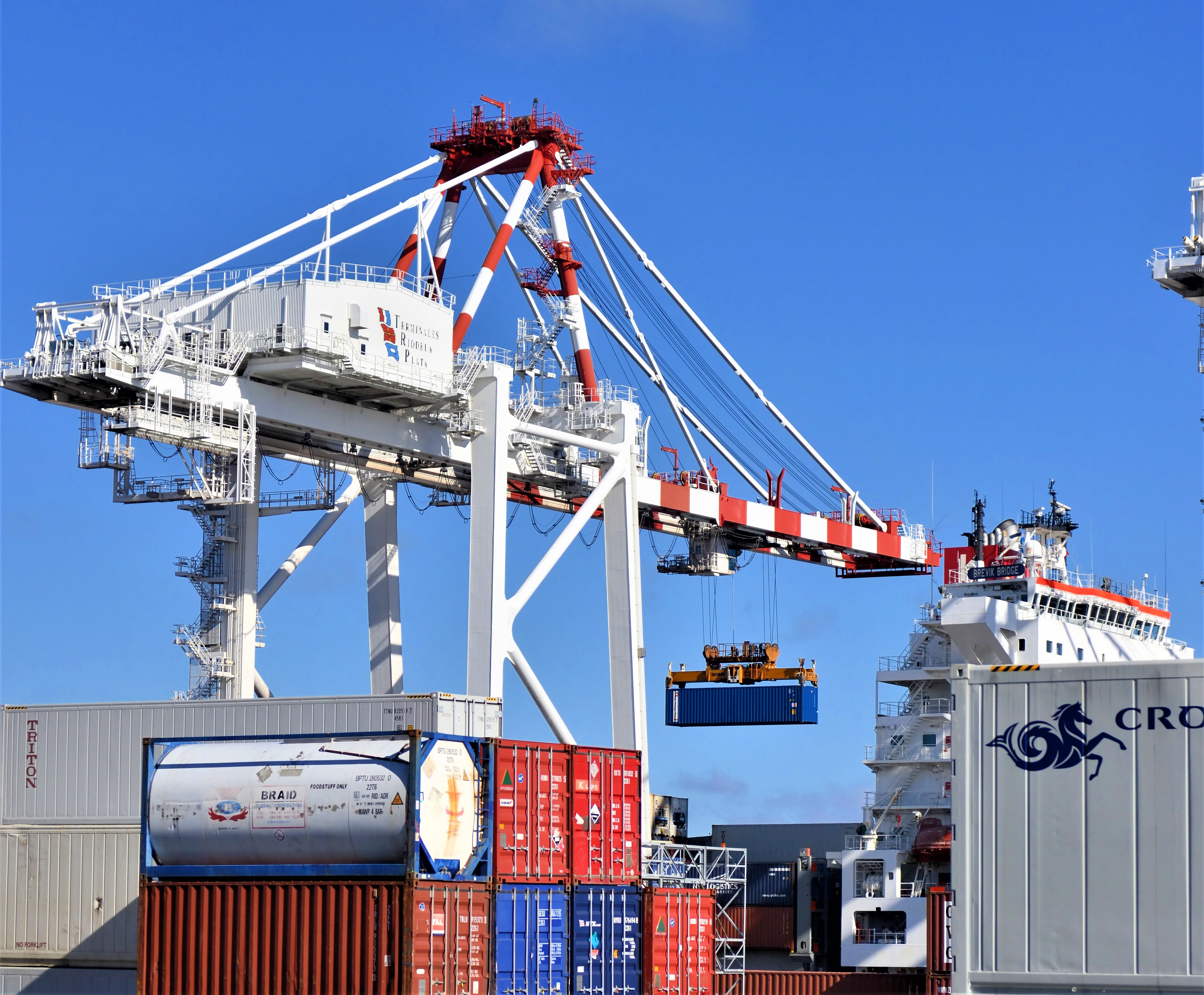 Cargo krediter Frans Van Heerden.jpg