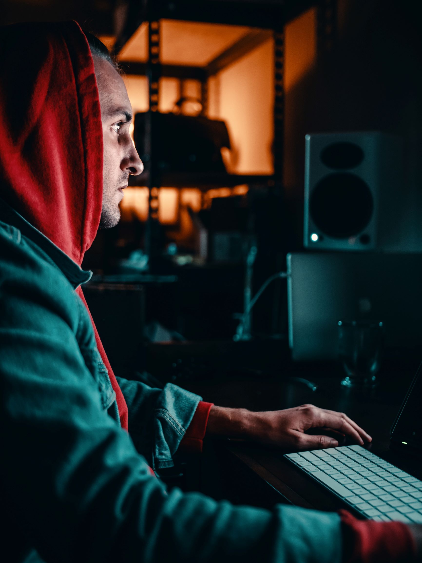 Hacker - for nett - Krediter Avi Richards.jpg