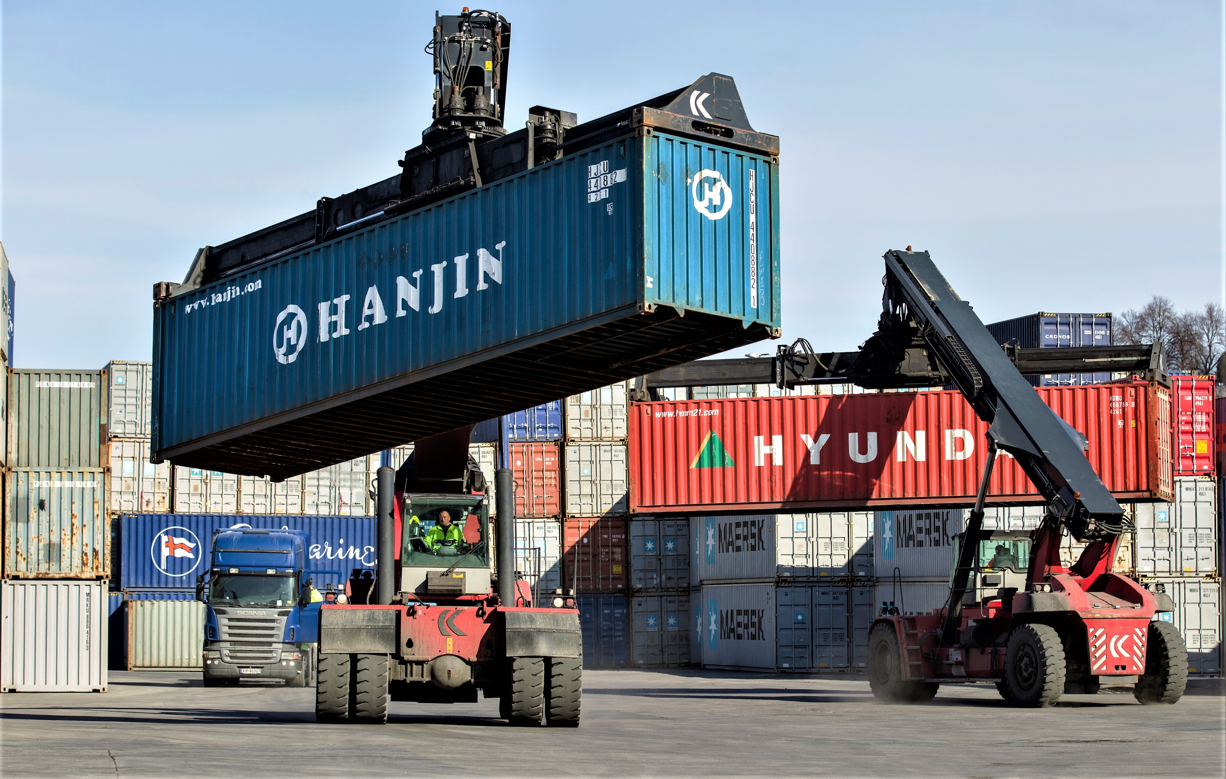 Containere lastes.jpg