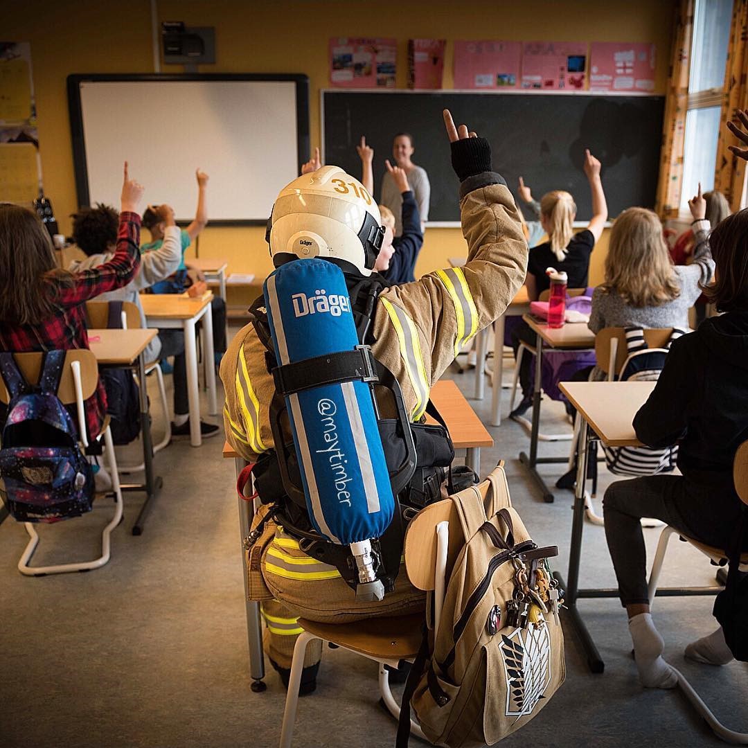 Brannbetjent På Skole