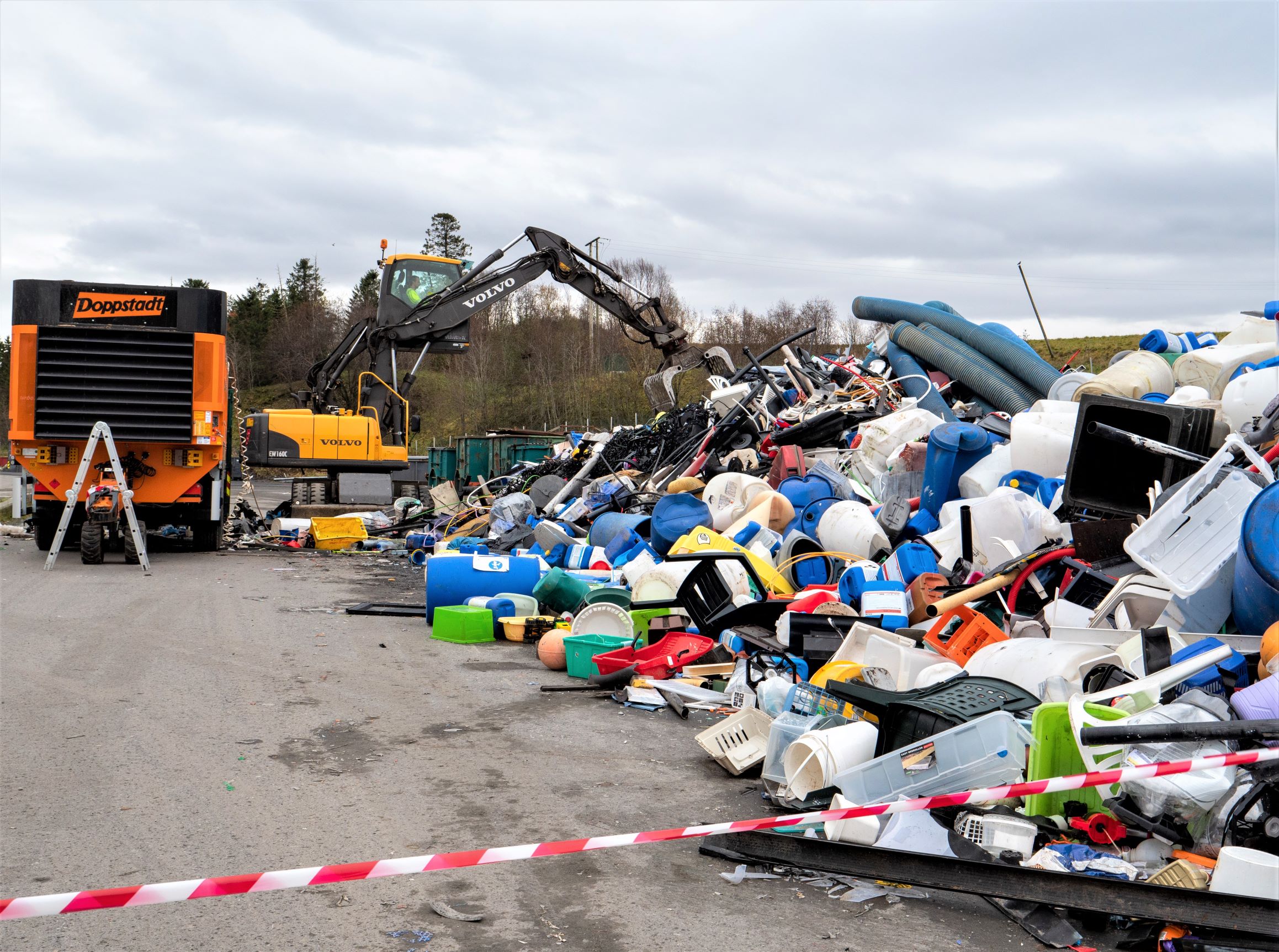 Kverning Av Plast Hos SHMIL Foto JJ
