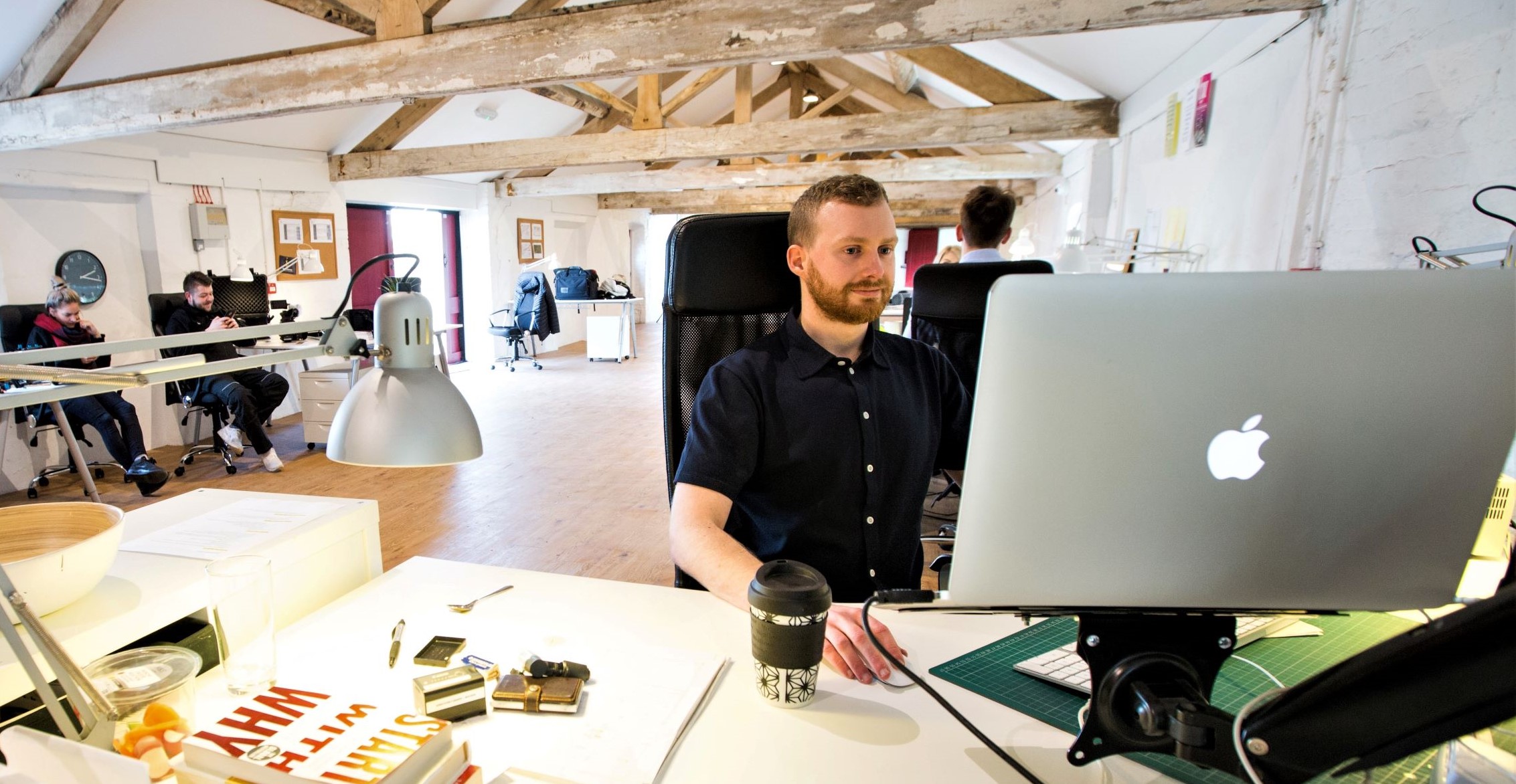 Kontor Foto Jonathan Farber Unsplash (3) For Nett
