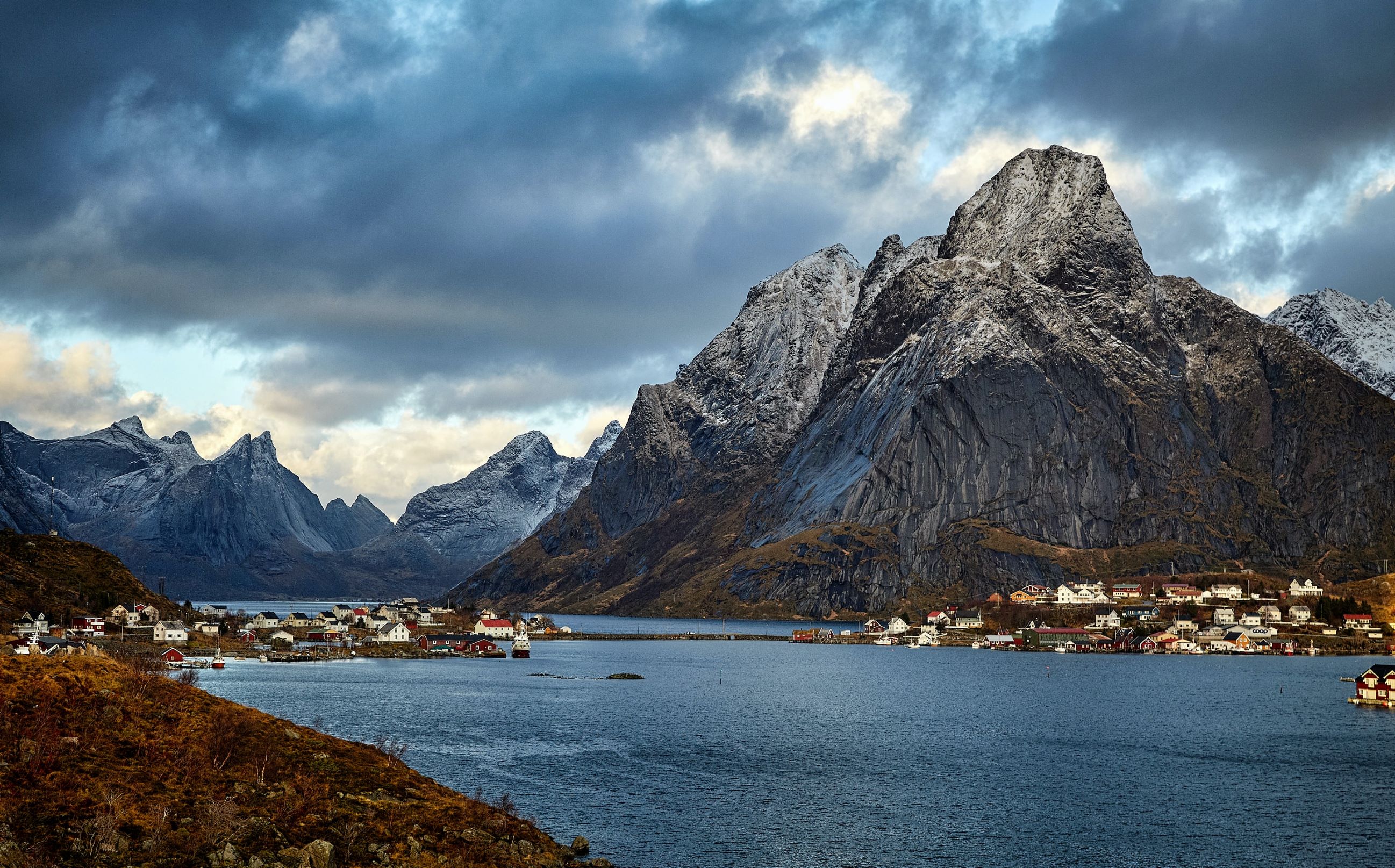 IKS Fra Reine I Lofoten Foto Vidar Nordli Mathisen Unsplash